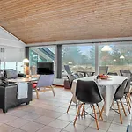 Front In With Sauna